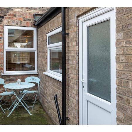 Beautiful 2 Bed With Free Parking - Pass The Keys Appartamento York Esterno foto