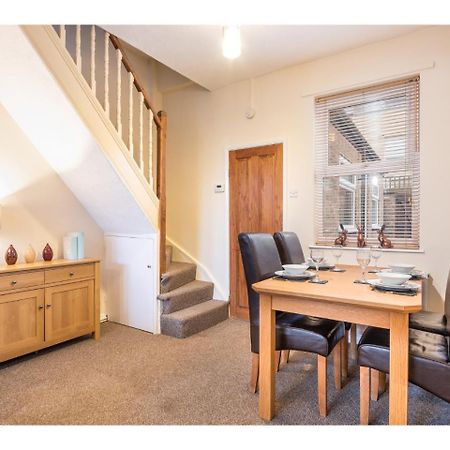 Beautiful 2 Bed With Free Parking - Pass The Keys Appartamento York Esterno foto