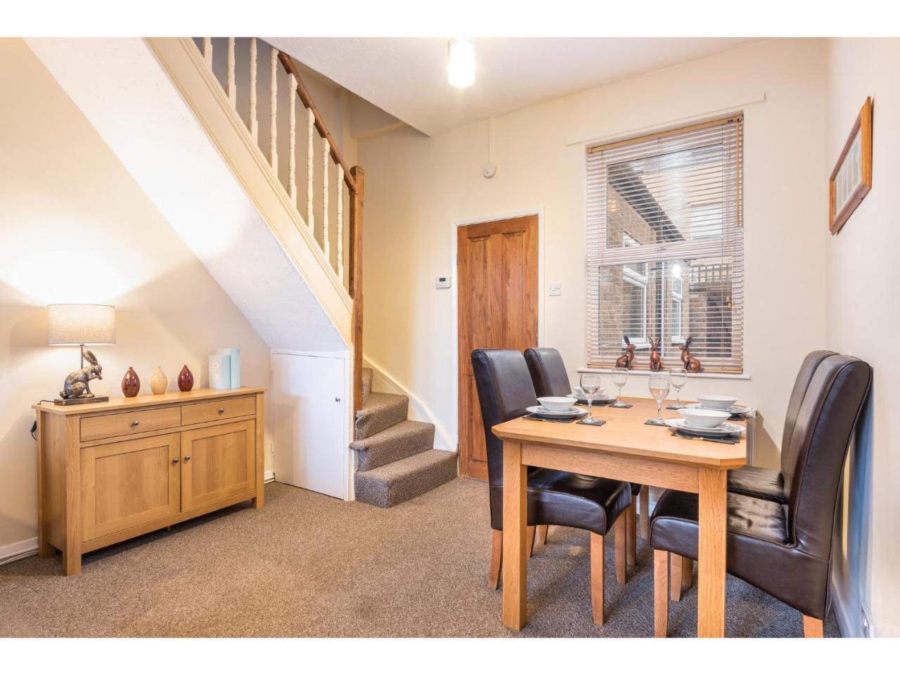 Beautiful 2 Bed With Free Parking - Pass The Keys Appartamento York Esterno foto
