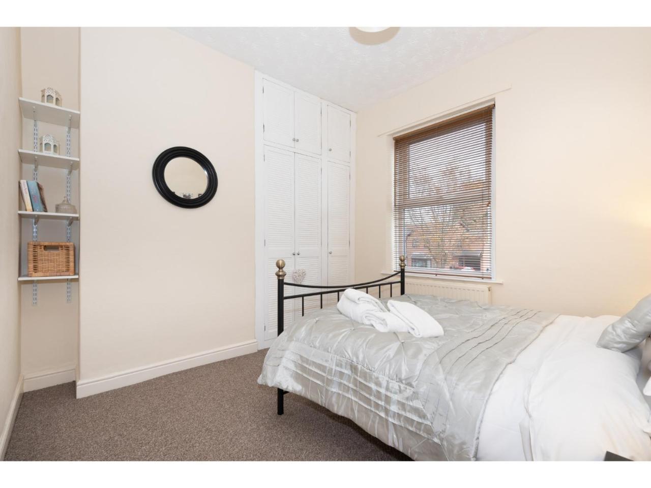 Beautiful 2 Bed With Free Parking - Pass The Keys Appartamento York Esterno foto