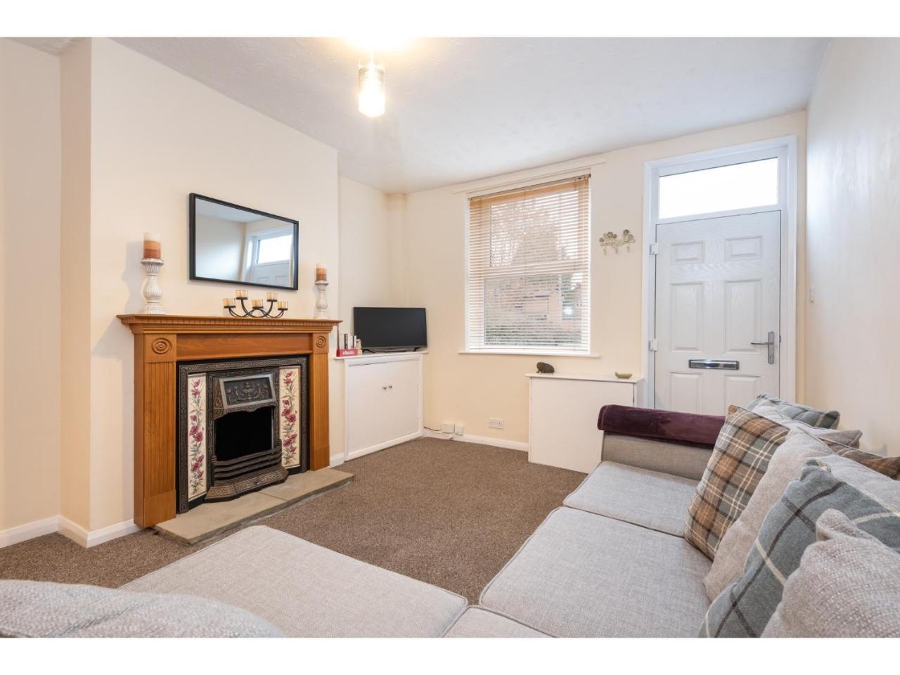 Beautiful 2 Bed With Free Parking - Pass The Keys Appartamento York Esterno foto