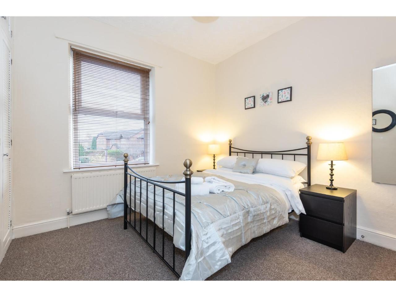 Beautiful 2 Bed With Free Parking - Pass The Keys Appartamento York Esterno foto