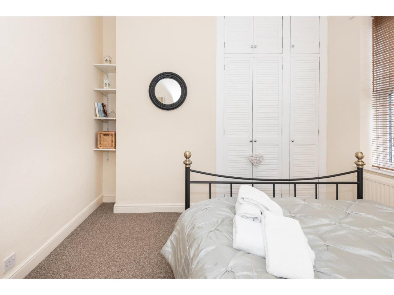 Beautiful 2 Bed With Free Parking - Pass The Keys Appartamento York Esterno foto