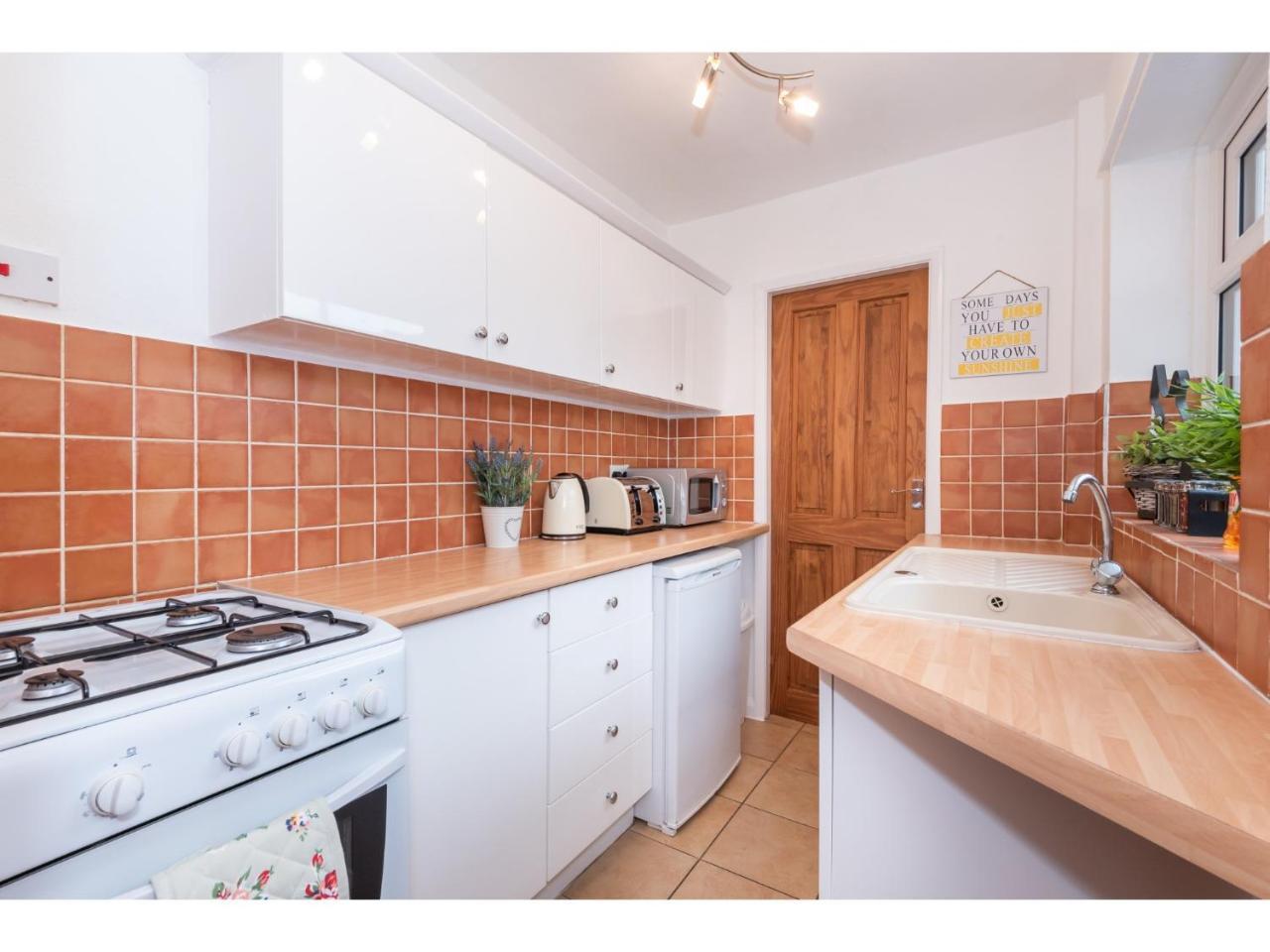 Beautiful 2 Bed With Free Parking - Pass The Keys Appartamento York Esterno foto